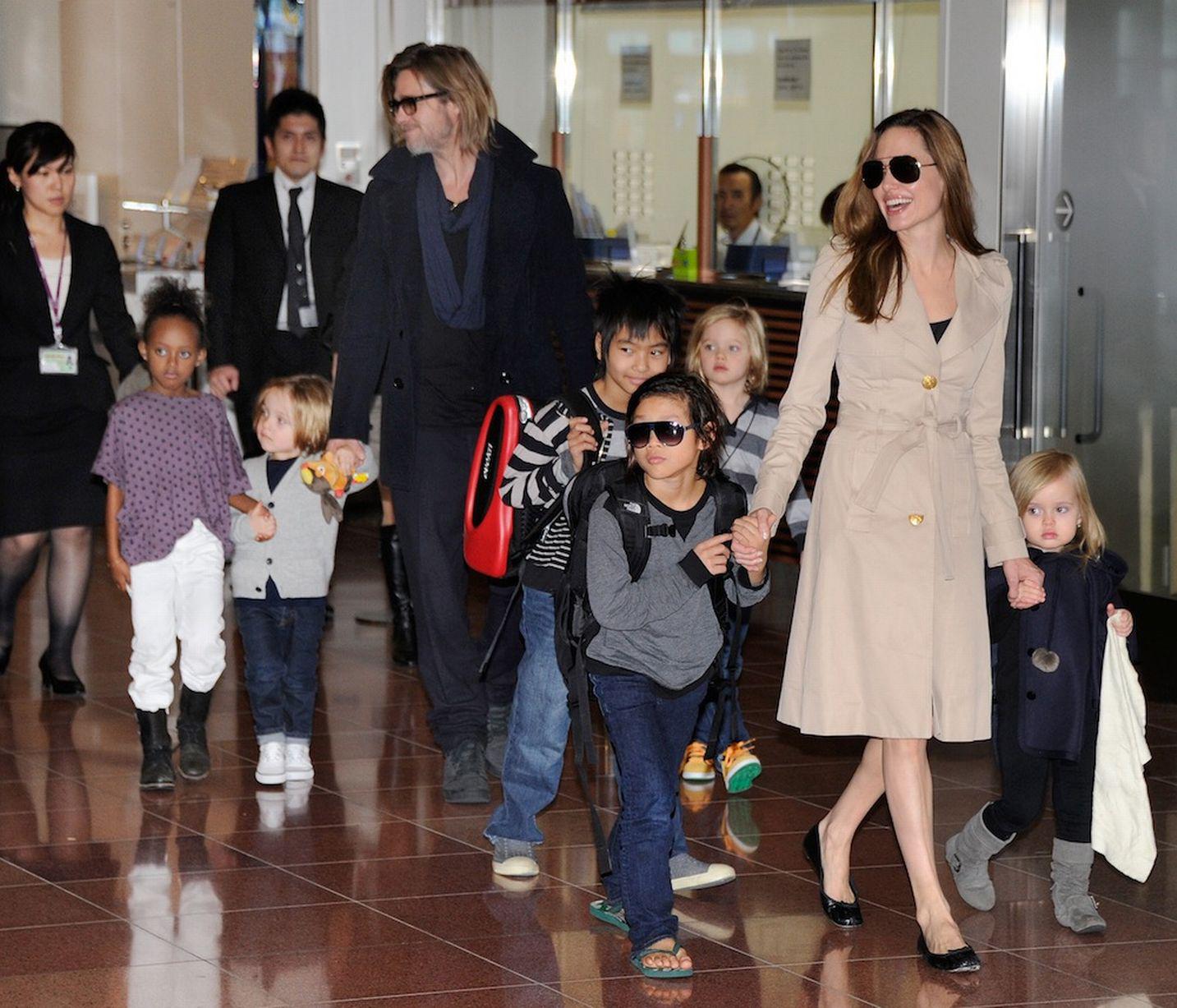 Brad-Pitt-and-Angelina-Jolie (1)