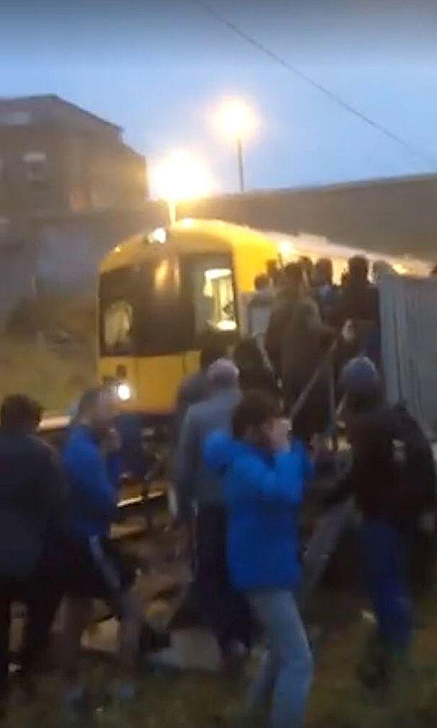 Dalston-Kingsland-train-evacuation (1)