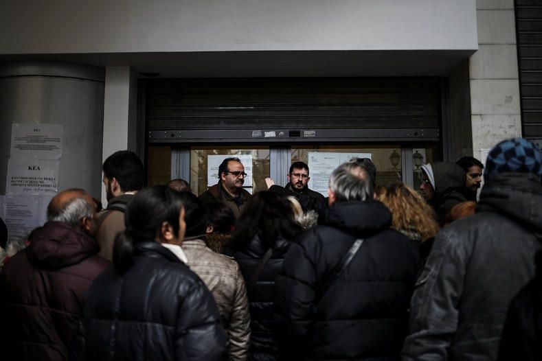 People line up to apply for a social benefit from the Directorate of Social Welfare and Health of the Municipality of Athens, Greece, February 14, 2017. REUTERS/Alkis Konstantinidis