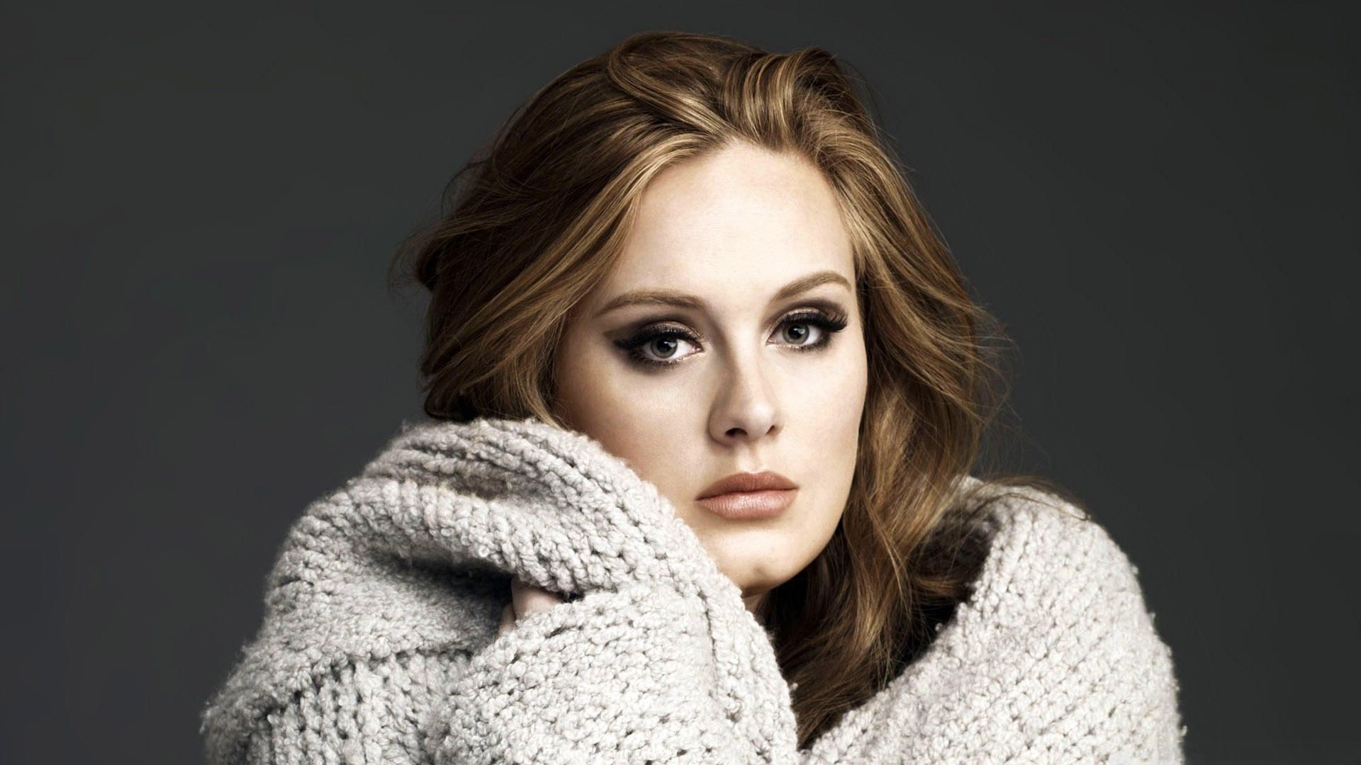 Σε ποιόν λέει Ηello η Adele στο νέο της τραγούδι; (Video)