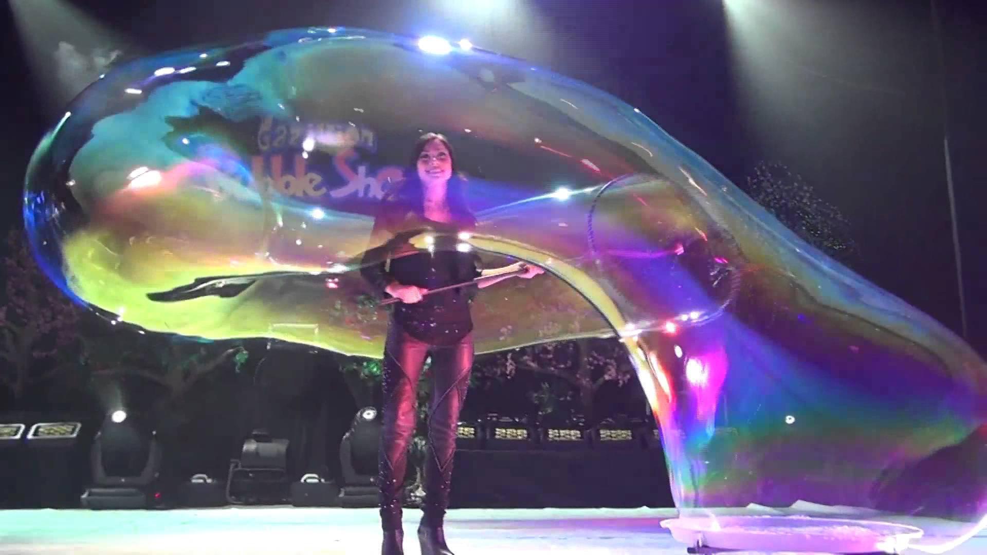 Το μελωδικό bubble show της Yang Gazillion