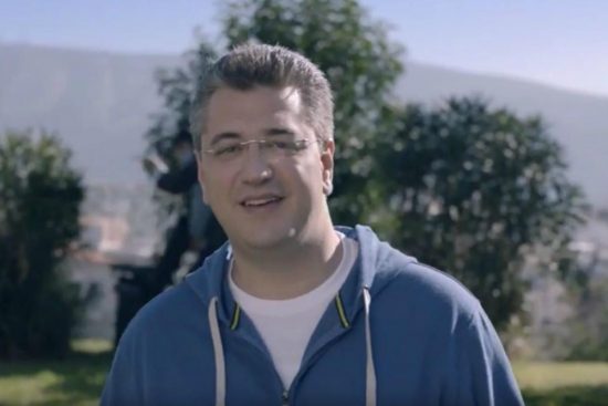 Ξανά με φόρμες στο νέο του σποτ ο Τζιτζικώστας (Video)