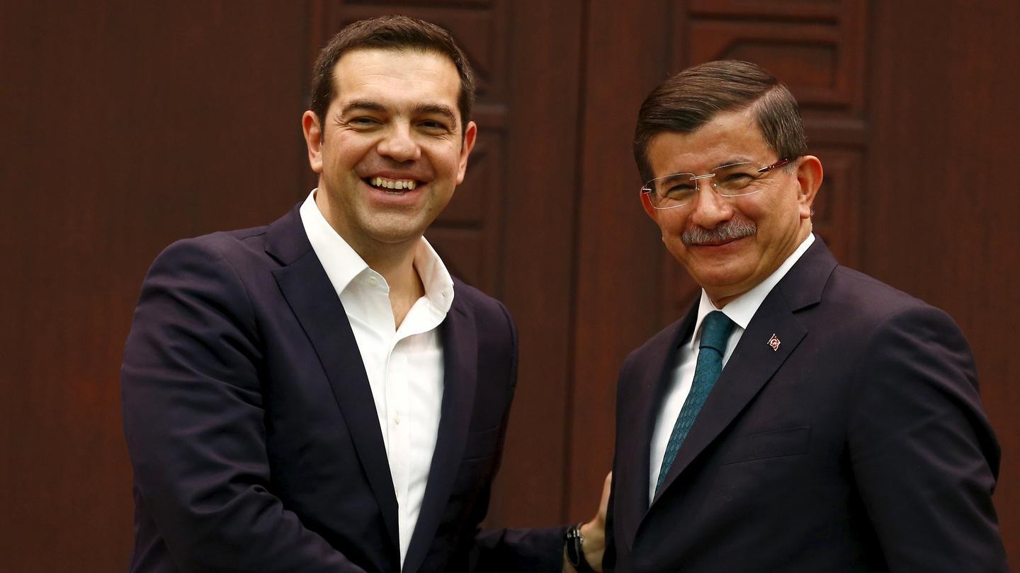 Η κόντρα Τσίπρα – Davutoglu στο Twitter και τα… εξαφανισμένα tweets