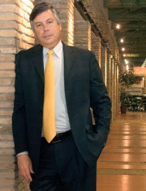 Απόστολος Βακάκης. Επικεφαλής της εταιρείας Jumbo