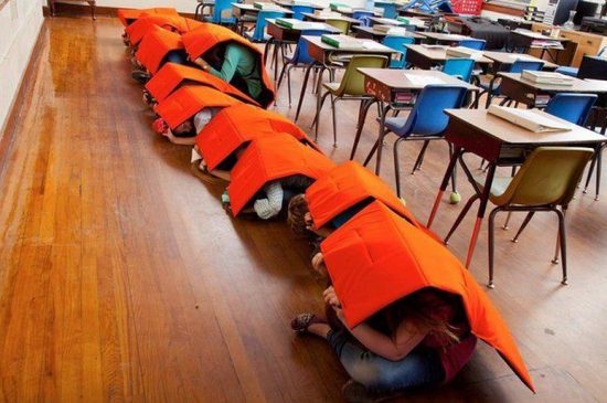 Οι Αμερικανοί τρελάθηκαν: Φορούν στα παιδιά τους αλεξίσφαιρα γιλέκα στο σχολείο