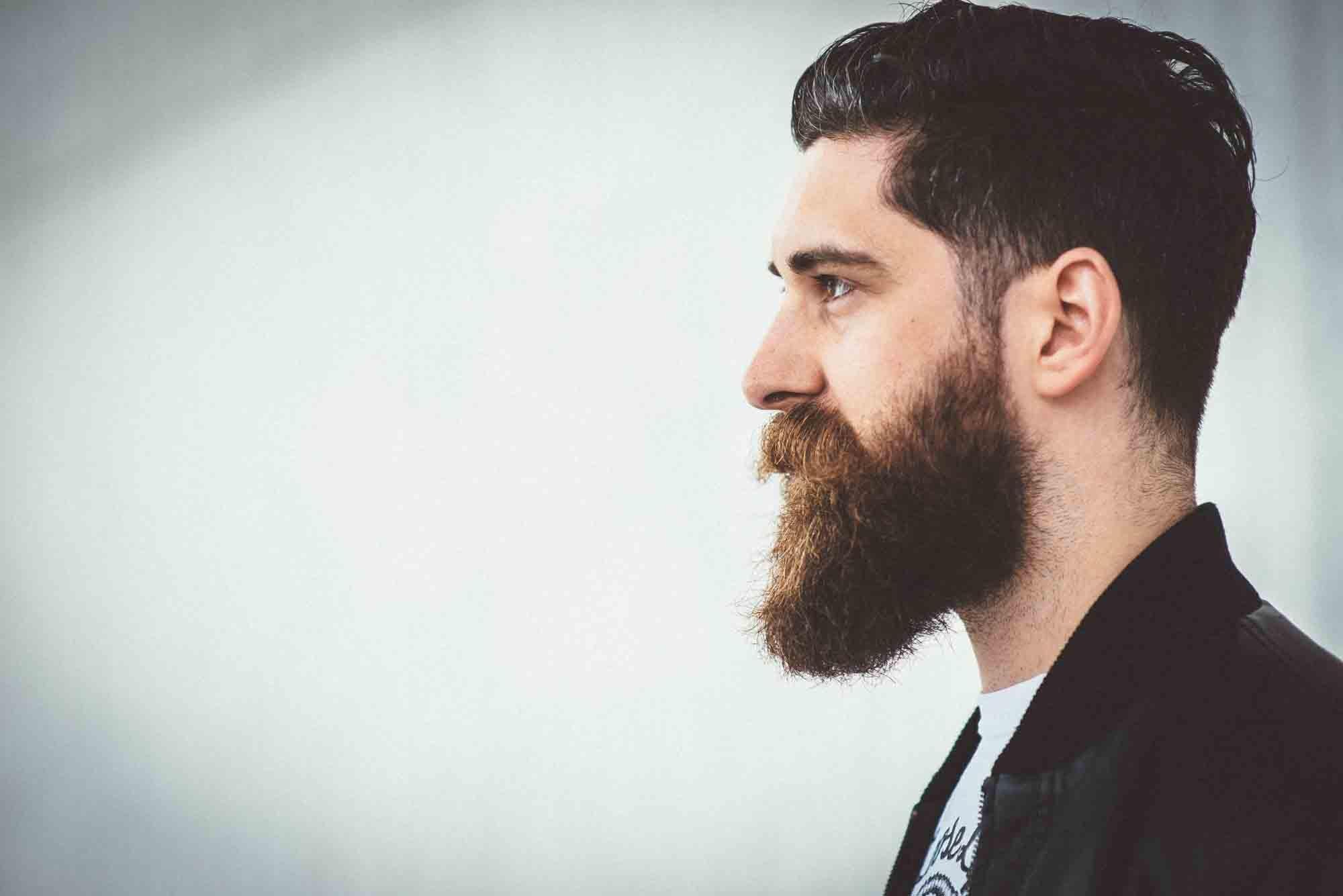 Tips για τους άντρες: Πώς να έχετε ένα σωστά σχηματισμένο μούσι (video)