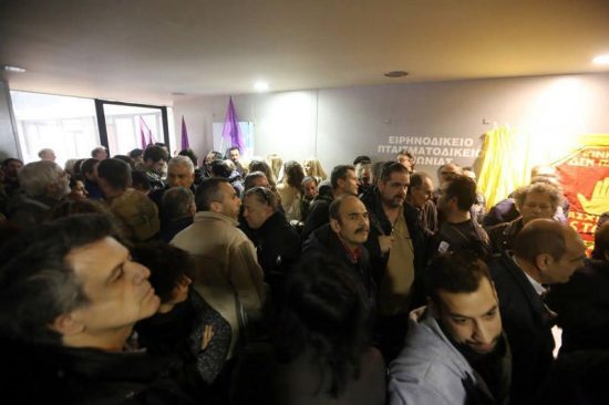 Oυρές στα Ειρηνοδικεία από δανειολήπτες για υπαγωγή στο νόμο Κατσέλη
