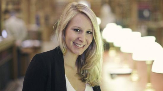 Marion Lepen: Μια όμορφη, σημαία της γαλλικής Aκροδεξιάς