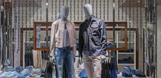 Οι φίρμες και τα καταστήματα ρούχων που αναλαμβάνουν δράση για τις κλιματικές αλλαγές