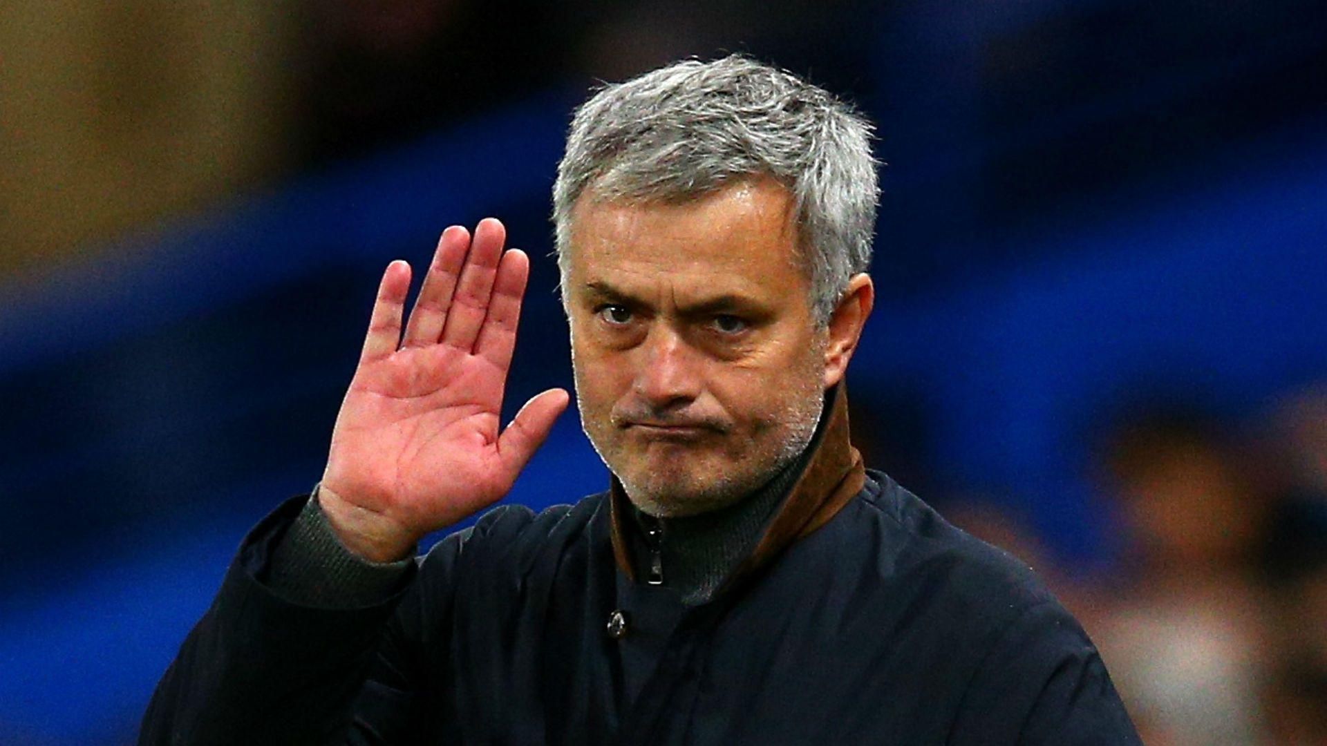 Τα πέντε… αυτογκόλ του Mourinho που τον οδήγησαν στο φετινό βατερλό