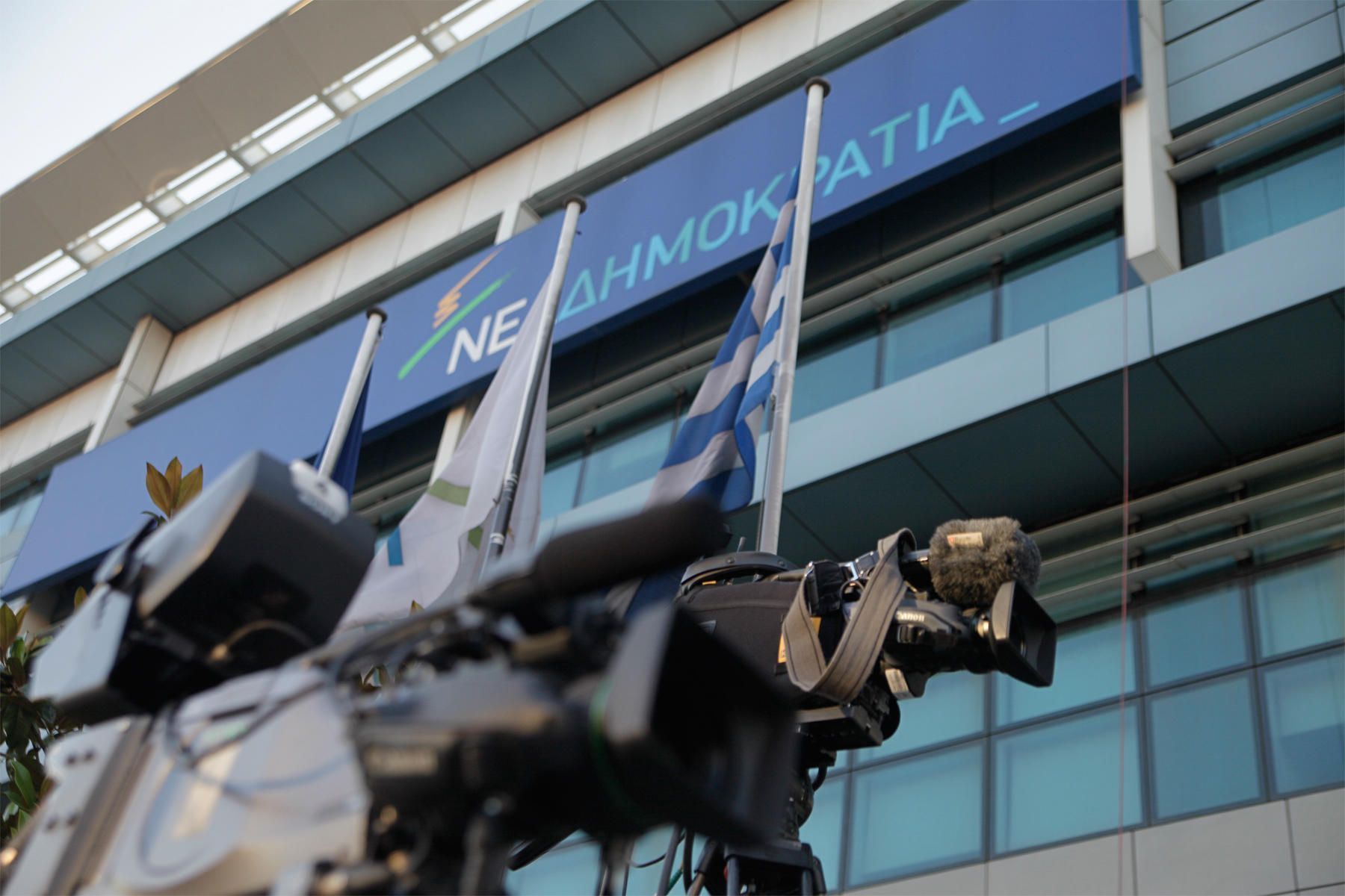 Η απάντηση της ΝΔ για την ανάρτηση υποψηφίας του ΣΥΡΙΖΑ: «Σε ένα κανονικό κόμμα θα είχε τεθεί εκτός ψηφοδελτίων»