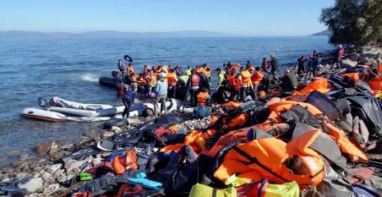 Εργαστήριο στη Σμύρνη “έπνιγε” πρόσφυγες φτιάχνοντας ψεύτικα σωσίβια
