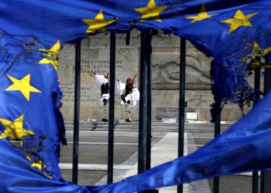 Εθνικός όνειδος στο Νταβός από έκθεση για την ελληνική οικονομία