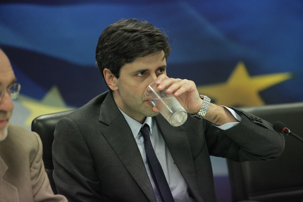 Γιώργος Χουλιαράκης. Ετών 43. Αν. Υπουργός Οικονομικών