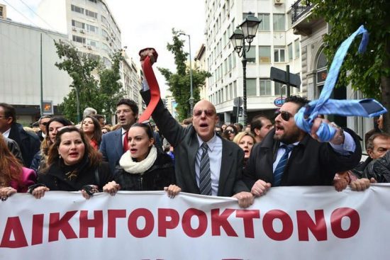 Ελεύθεροι Επαγγελματίες: “Ψέμα κάθε λέξη στο στόμα του Αλέξη”