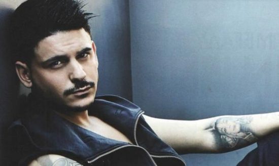 Eδώ ο κόσμος χάνεται και ο  Stan… δίνει την μασημένη τσίχλα του σε θαυμάστρια