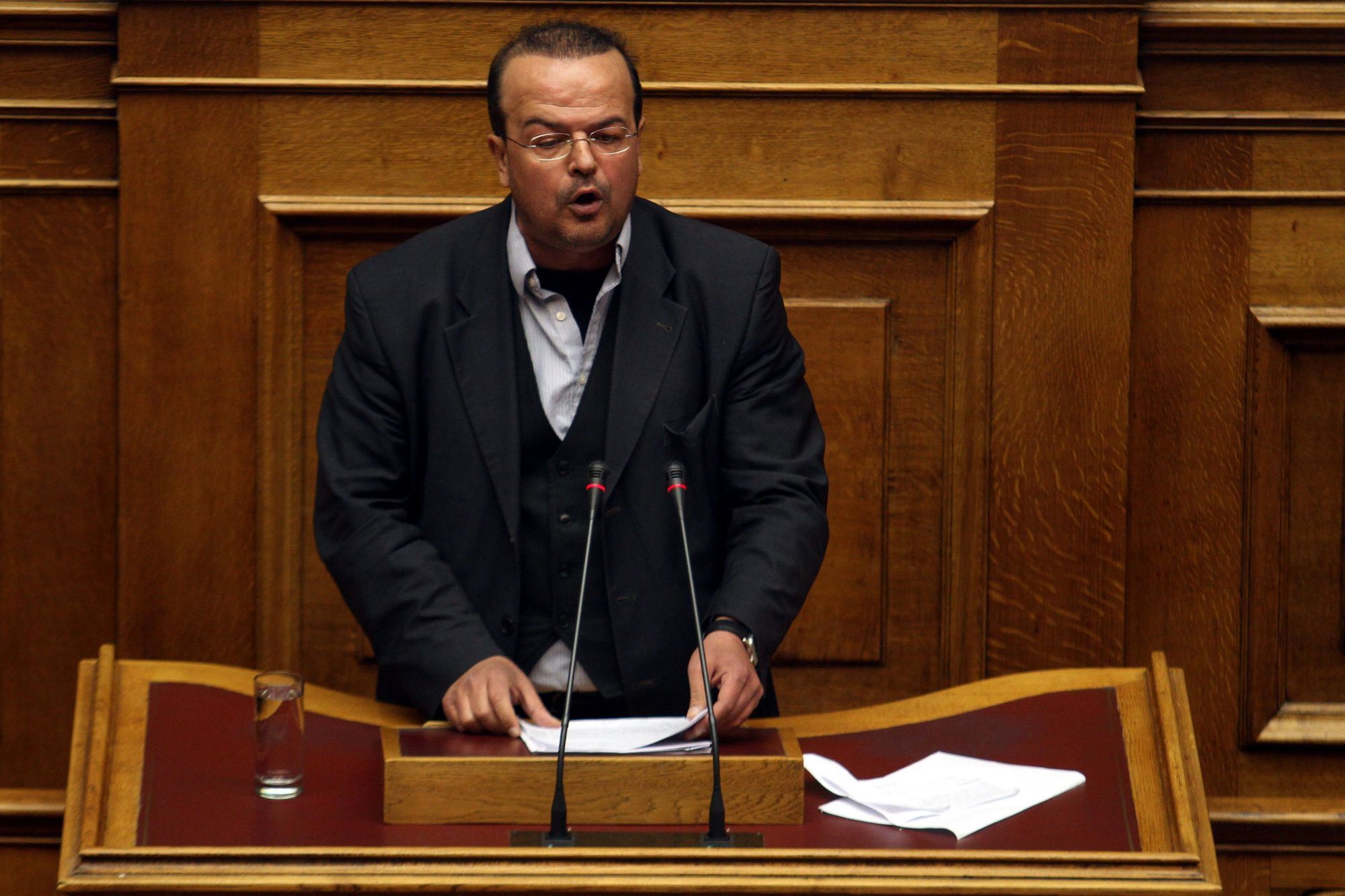 Χαμός στο twitter με την πρόταση για δίδακτρα στα δημόσια σχολεία