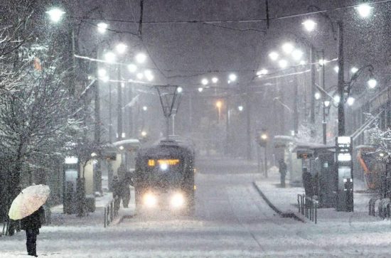 Σε κλοιό κακοκαιρίας η χώρα. Προσοχή στους παγωμένους δρόμους