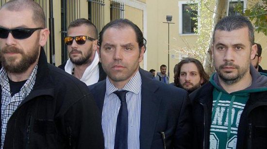 Διάλογοι φωτιά των δημοσιογράφων-εκβιαστών με τα θύματά τους- Σήμερα παρουσιάζονται στον ανακριτή