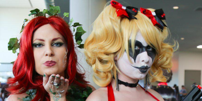 Poison Ivy (αριστερά) και Harley Quinns (δεξιά)