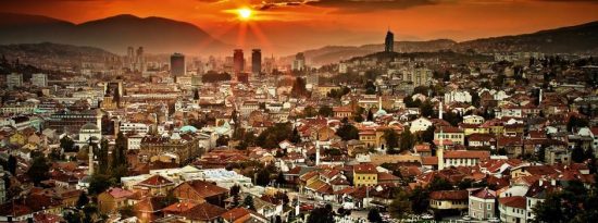 Εδώ είναι Βαλκάνια: Ποια πρωτεύουσα  τα έβαλε με τη διαφθορά