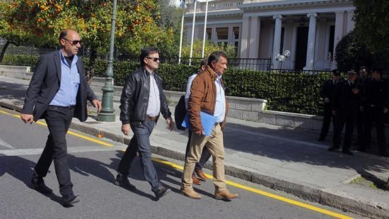 Υποχωρεί η κυβέρνηση μετά από την σκληρή στάση των αγροτών
