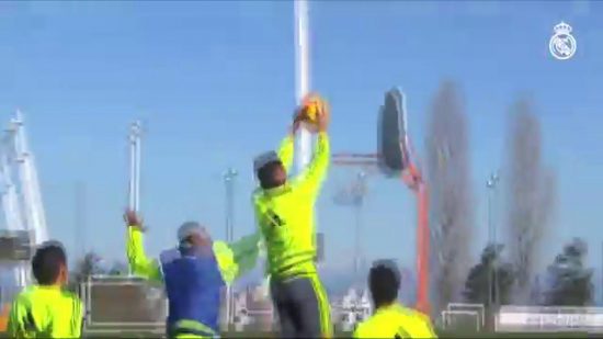 Ο Cristiano Ronaldo κάνει μαγικά και στο… μπάσκετ! (video)