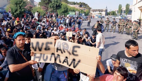 Guardian: Η Ευρώπη ετοιμάζεται για μεγάλη ανθρωπιστική κρίση στην Ελλάδα  (Video)