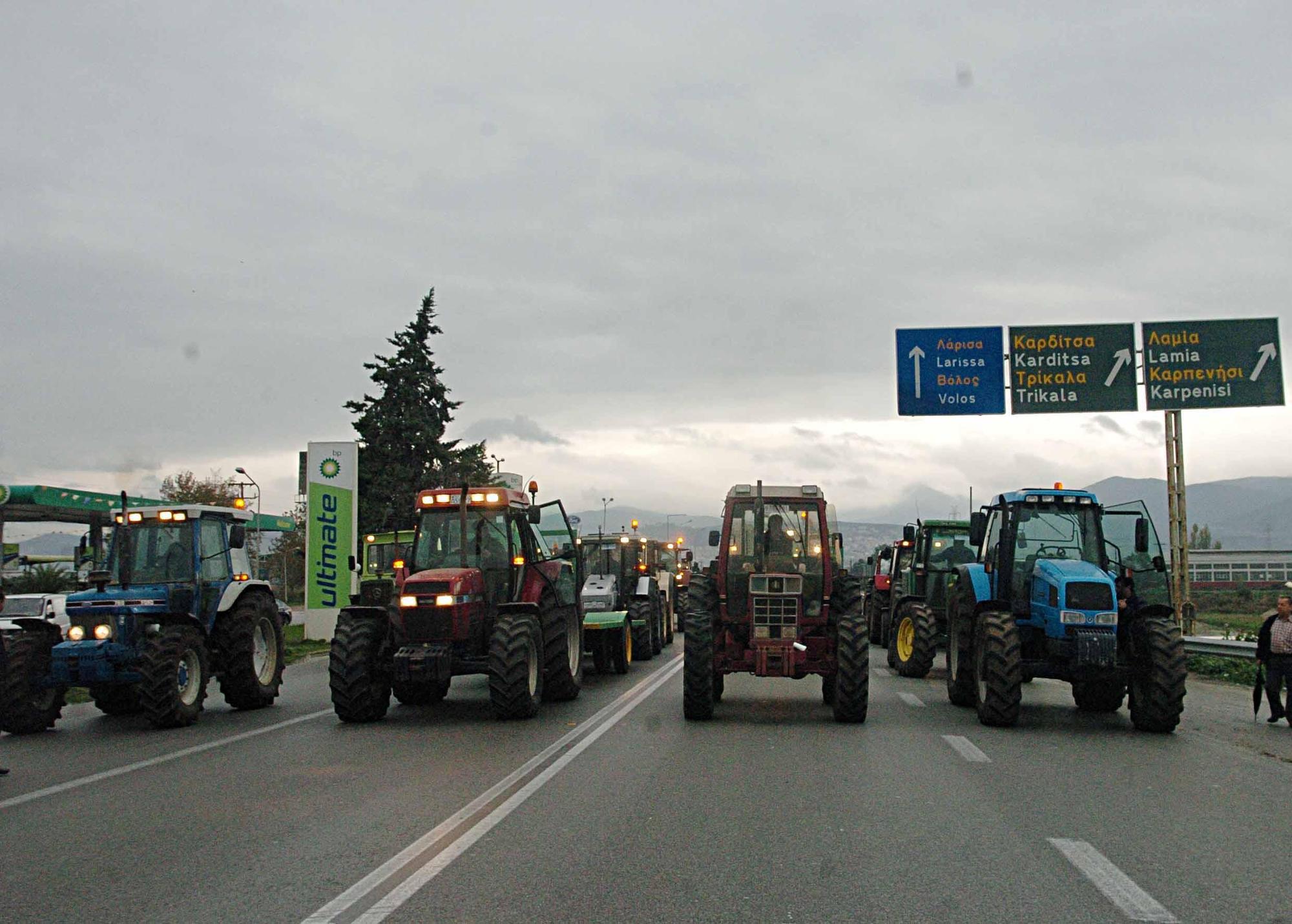 Άκαμπτοι οι αγρότες, κατεβαίνουν στην Αθήνα