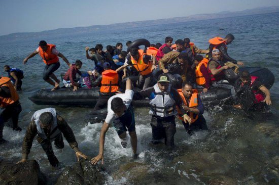 Commision: Δυστυχώς η Ελλάδα δεν χρησιμοποίησε τα ευρωπαϊκά ταμεία για το προσφυγικό