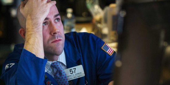 Κατρακύλα για τη Wall Street, βουτιά 360 μονάδων για τον Dow Jones!