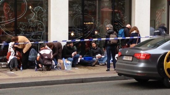 Συγκλονιστικό μήνυμα αλληλεγγύης: Οι κάτοικοι των Βρυξελλών ανοίγουν τα σπίτια τους στους εγκλωβισμένους της πόλης μέσω Twitter (pic)