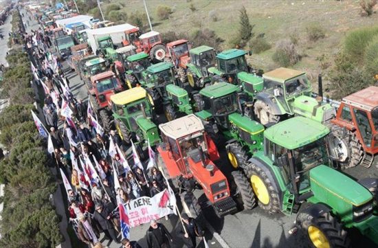 Καθημερινά μπλόκα στην Πατρών-Κορίνθου αποφάσισαν οι αγρότες του Αιγίου