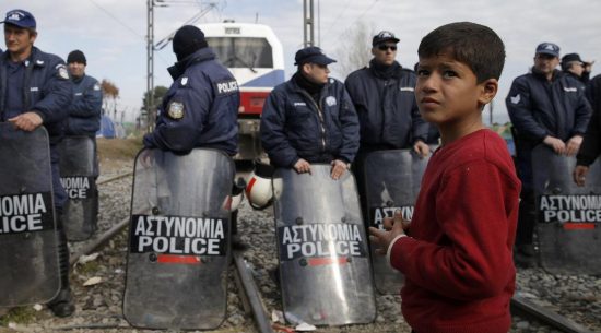 Συνεχίζει το «εμπόριο» ελπίδας με θύματα τους πρόσφυγες