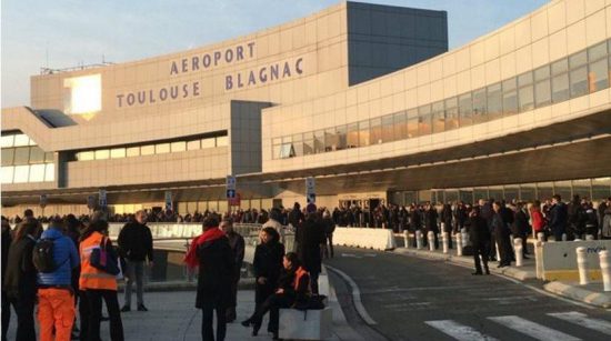 ΣΥΜΒΑΙΝΕΙ ΤΩΡΑ: Λήξη συναγερμού στο αεροδρόμιο της Τουλούζης upd 9:44 (Video)
