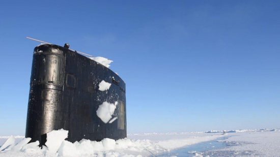Δείτε την εντυπωσιακή ανάδυση ενός υποβρυχίου μέσα από τον πάγο! (vid)
