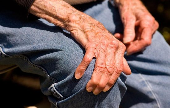 Η έντονη σωματική άσκηση «φρενάρει» την επιδείνωση των συμπτωμάτων της νόσου Πάρκινσον