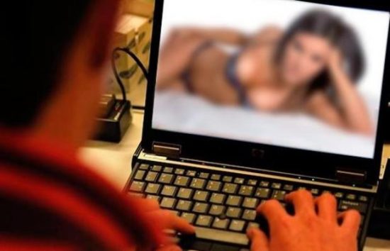 Είναι το πορνό το ίδιο εξαρτησιογόνο όσο το αλκοόλ;