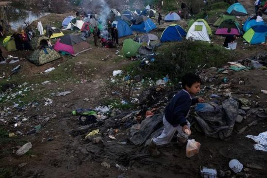 Εκτός ελέγχου η κατάσταση στην Ειδομένη-Αποχωρούν οι ΜΚΟ