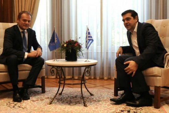 Αλαλούμ με τον Τσίπρα – Άλλα είπε στον Λε Μερ, άλλα στον Τουσκ