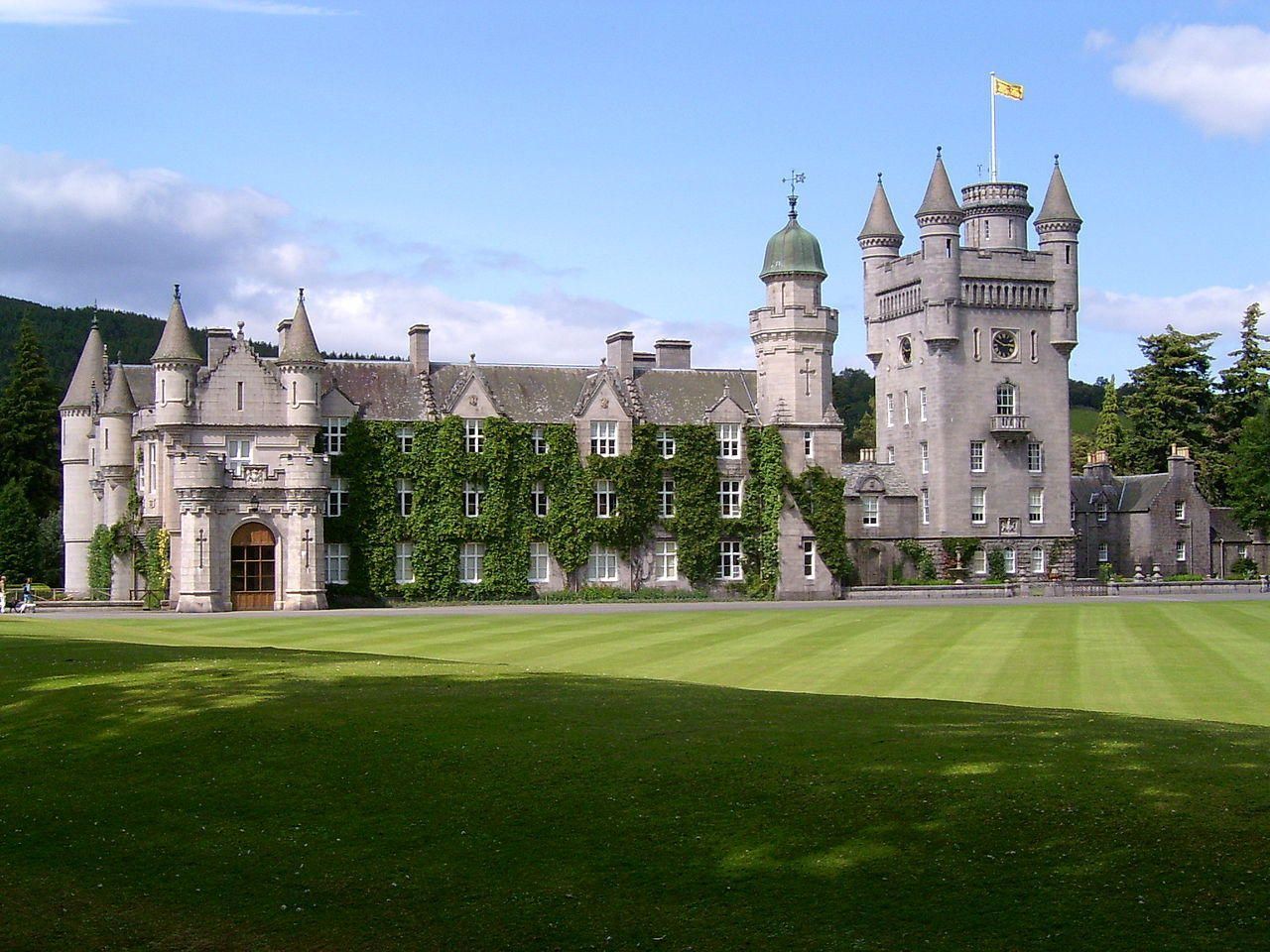 1280px-Balmoral_Castle