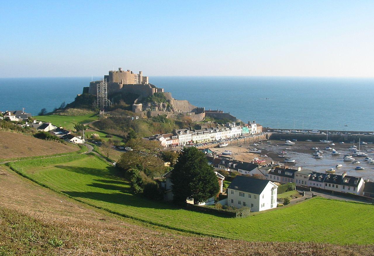 1280px-Mont_Orgueil_and_Gorey_harbour,_Jersey