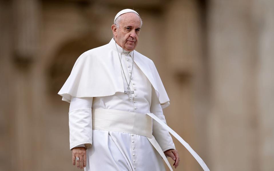 Βατικανό: Ο πάπας Φραγκίσκος στην τελευταία λειτουργία του έτους πλέκει το εγκώμιο όσων αγωνίστηκαν κατά της πανδημίας
