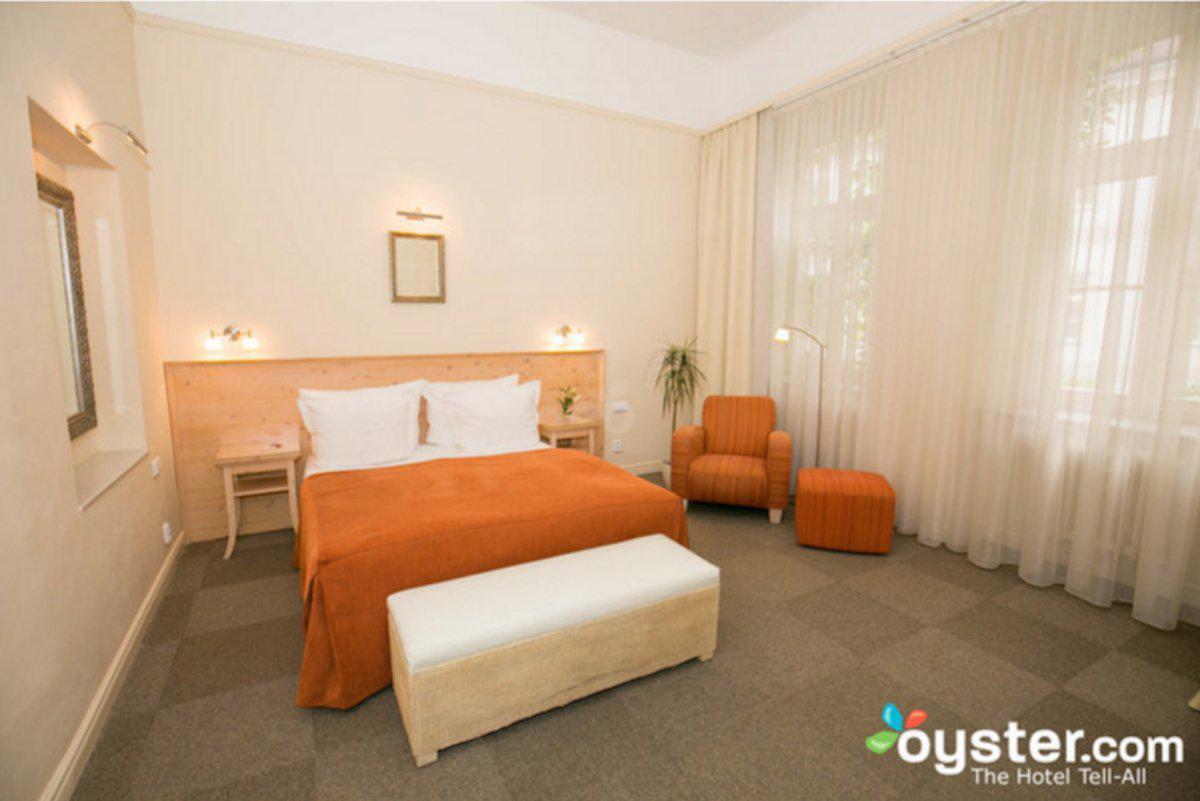 6.unitas-hotel--prague-czech-republic