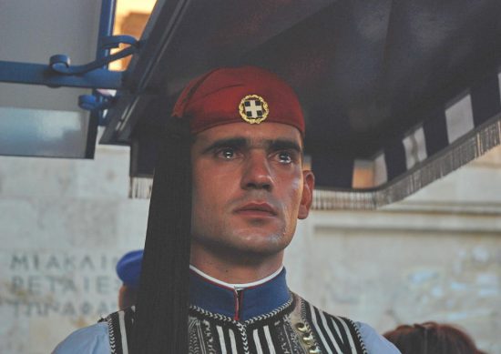Liberation: Η Ελλάδα επιβιώνει γιατί οι Έλληνες πεθαίνουν από λιτότητα