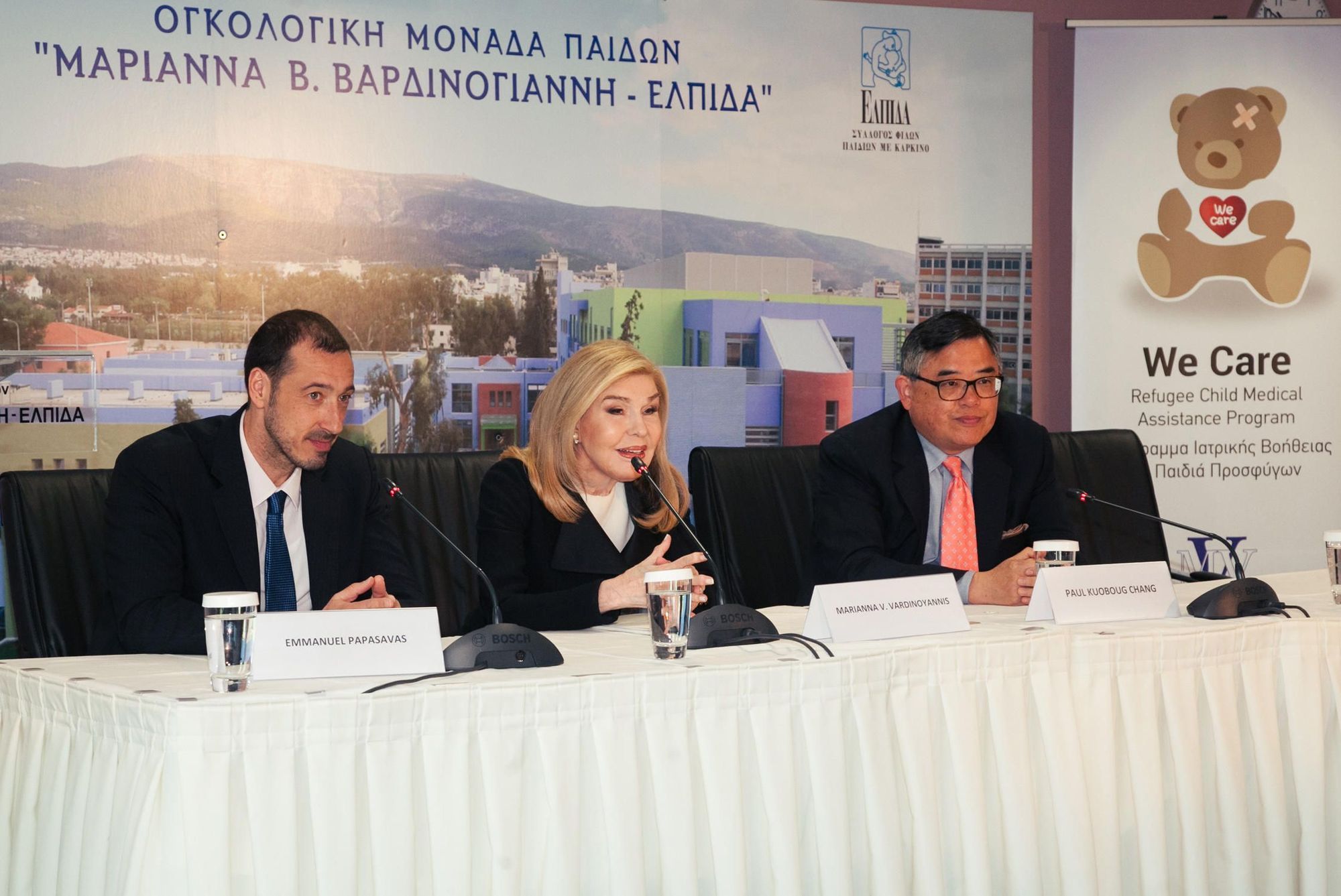 Η Μαριάννα Β. Βαρδινογιάννη στο πλευρό των προσφύγων που φιλοξενούνται στο Σχιστό