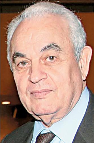 Γιωργος Δαυιδ. Ετών 78. Βασικός μετοχος Coca Cola 3E.