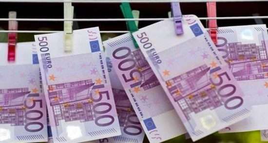 Ελβετία: Μυστήριο με 100.000 ευρώ σε χαρτονομίσματα των 500 που βρέθηκαν σε τουαλέτες τράπεζας και 3 εστιατορίων