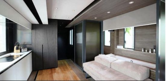 Δείτε το 27 τ. μ. διαμέρισμα που έχει μέσα θέατρο, κουζίνα ακόμη και δωμάτιο καλεσμένων