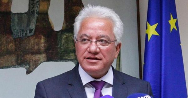 Υπουργός Δικαιοσύνης Κύπρου: Εμπλέκεται σε σκάνδαλο, αλλά λέει στην Αθήνα ότι δεν κάνει καλά τη δουλειά της